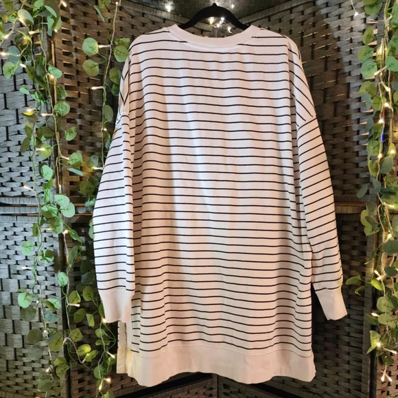 Old Navy XXL Tall sweatshirt fleece inside white with Black - Picture 2 of 3